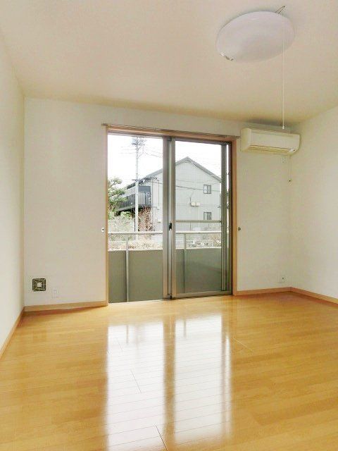 その他部屋・スペース　ゆったりとした8帖の洋室です
