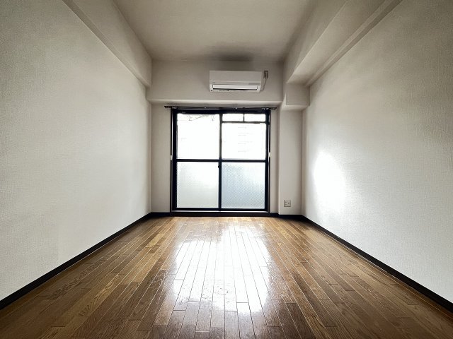 その他部屋・スペース　開放的な寝室です