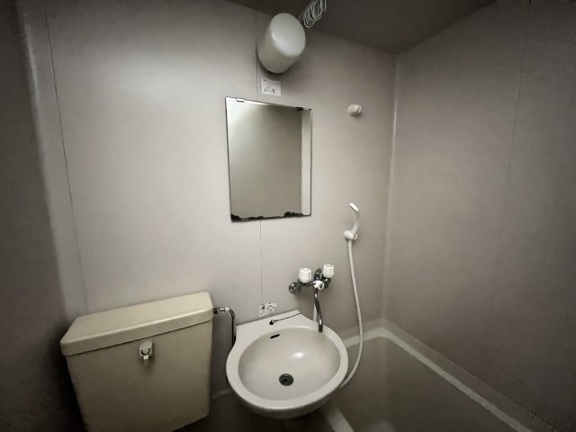洗面設備　ゆったりとスペースのある洗面所