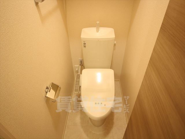 阪急京都線 富田駅 徒歩24分 3階建 築8年のトイレ写真