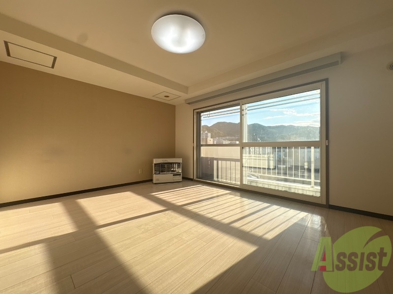 居室・リビング　広くてキレイなお部屋が広がっていて、充実した生活が送れそう。