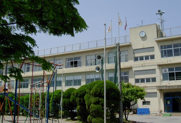 小学校　蕨市立西小学校（小学校）まで355m