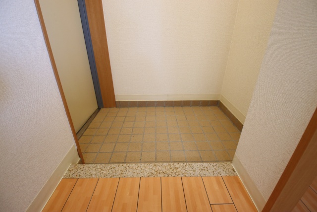 玄関　※別室の参考写真の為、現況優先です。
