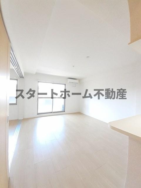 ＪＲ徳島線 蔵本駅 徒歩13分 14階建 築8年の居間写真