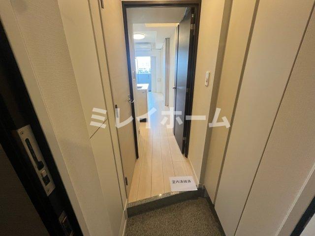 玄関　同建物内、別のお部屋の参考写真になります。