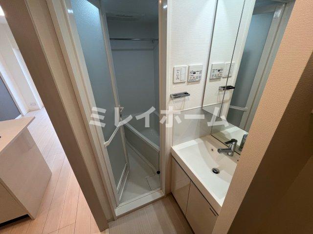 洗面設備　同建物内、別のお部屋の参考写真になります。