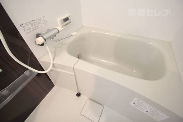 バス・シャワールーム　お風呂も広いですよ。