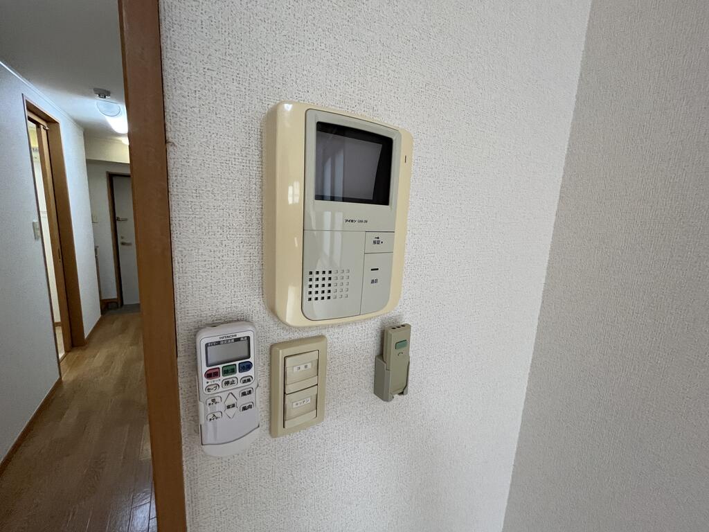 セキュリティ　急な来客にも安心のモニター付きインターホン♪