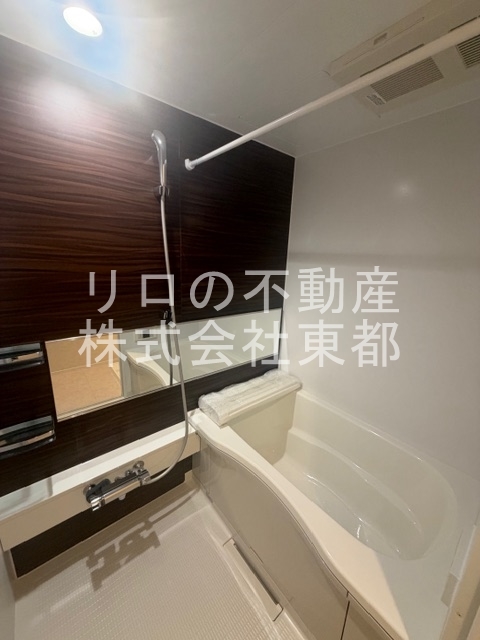バス・シャワールーム　アクセントパネル仕様なので、オシャレなバスルームです♪