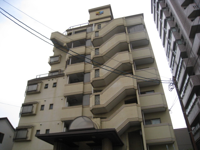 名古屋市天白区池場のマンションの建物外観