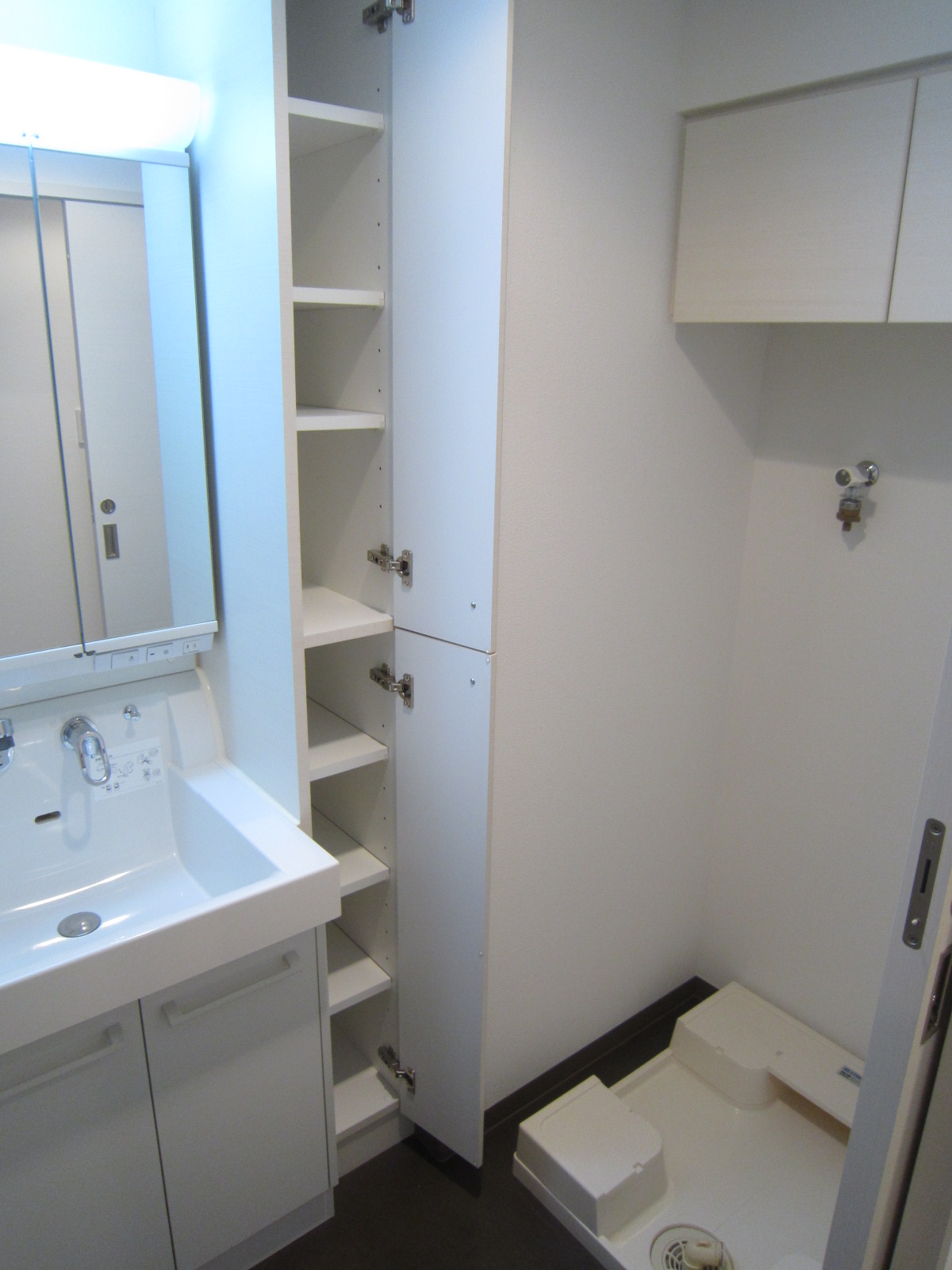 収納　洗面所棚