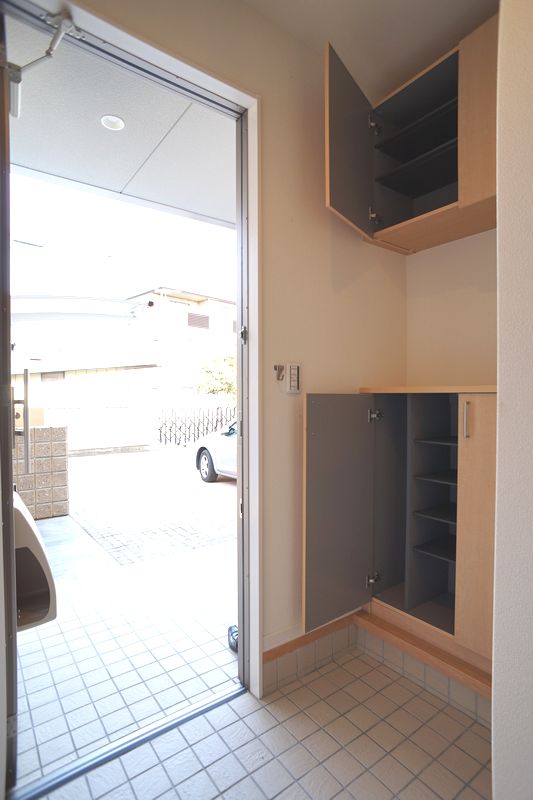 玄関　セパレートタイプの玄関収納をご用意しています★