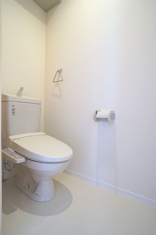 トイレ　温水洗浄便座付のトイレです♪
