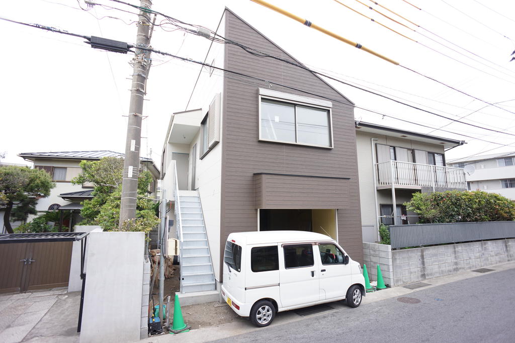 建物外観　由比ヶ浜駅まで徒歩４分！１階は店舗となります！