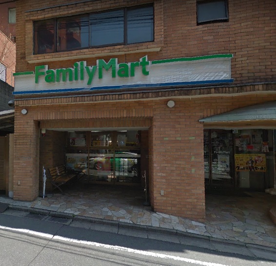 コンビニ　ファミリーマート（コンビニ）まで302m