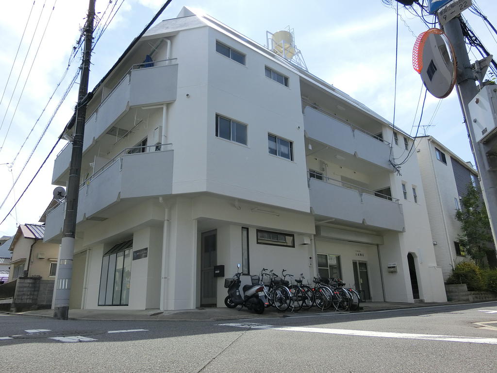 広島市西区大芝のマンションの建物外観