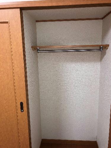 収納　ハンガーポール付クローゼット