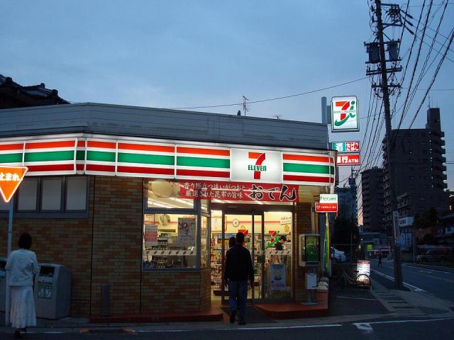 コンビニ　セブンイレブン（コンビニ）まで170m