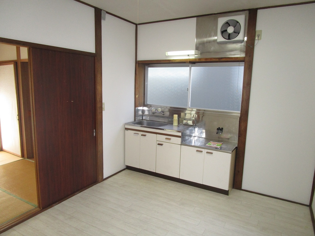 キッチン　キッチンは都市ガス用コンロの設置が可能です。