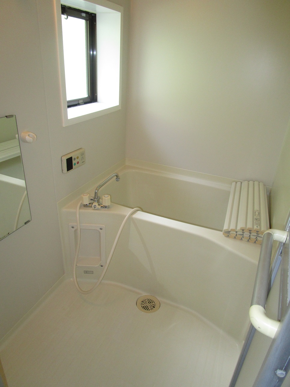 バス・シャワールーム　追い焚き機能付の浴室です