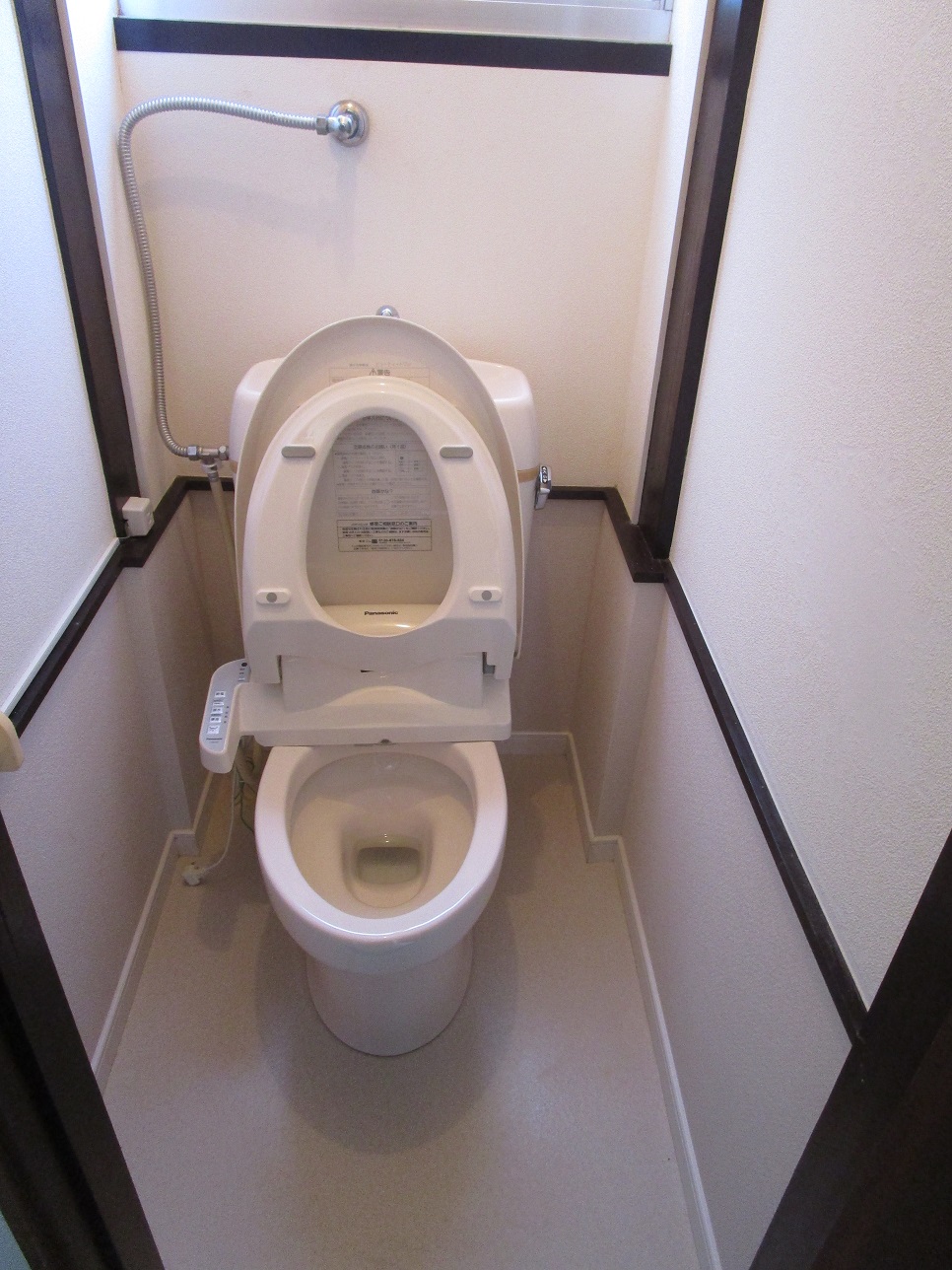 トイレ　温水暖房便座です。