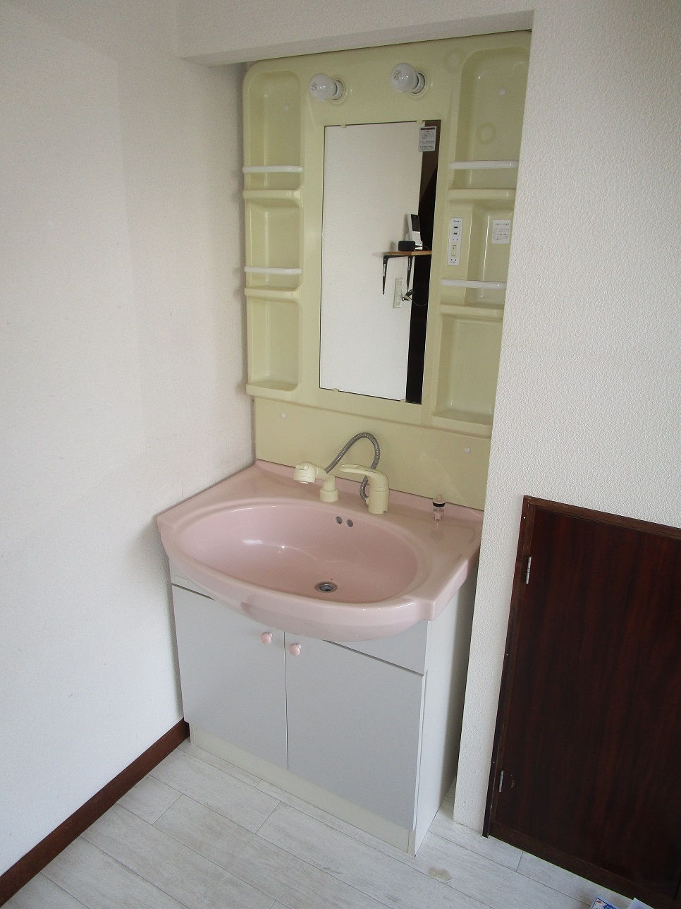 洗面設備　洗面台がございます