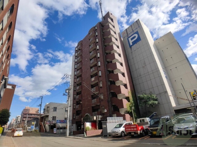 【札幌市中央区南一条西のマンションの建物外観】