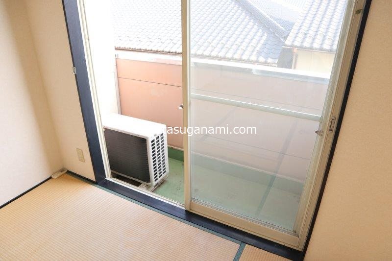 バルコニー　洗濯物を干せるベランダスペースあり♪