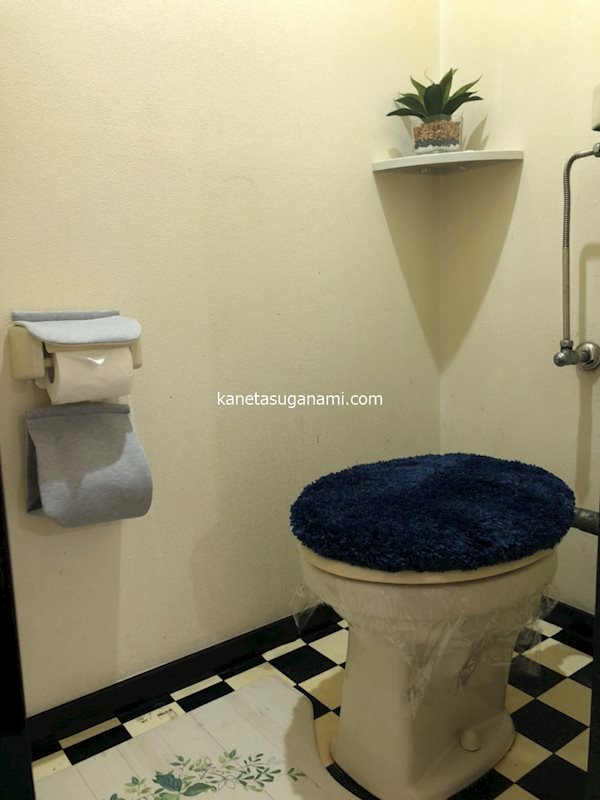 トイレ　白黒市松模様の床がおしゃれですね♪※同間取り別室