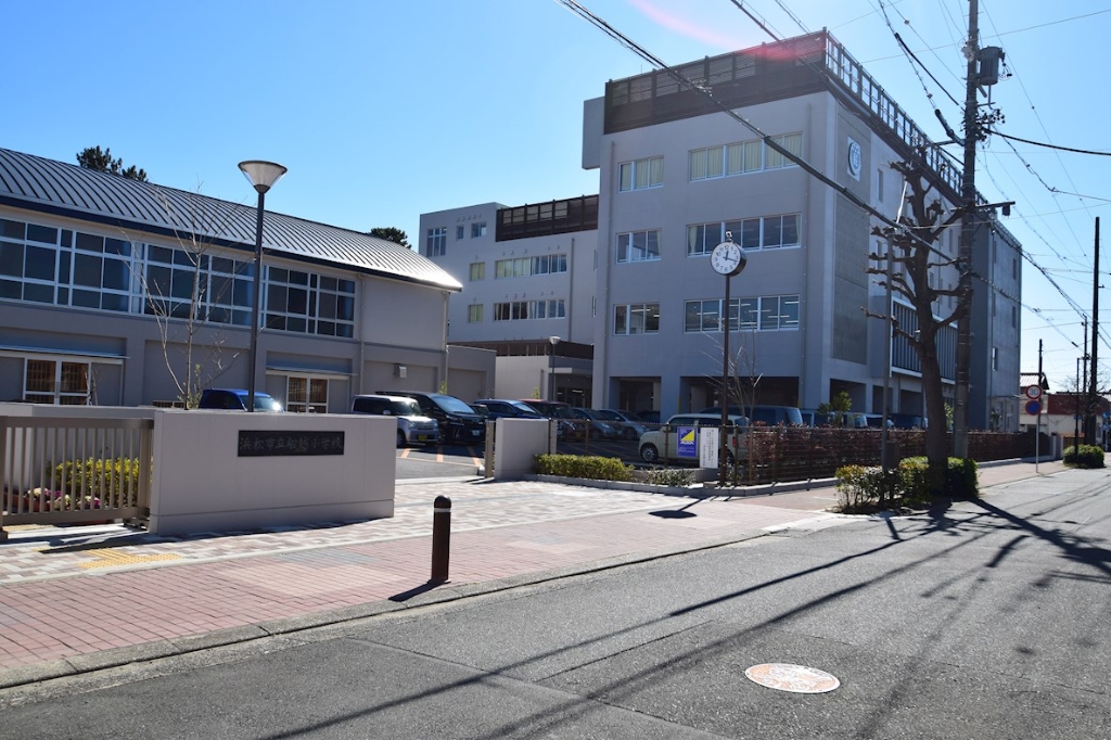 小学校　浜松市立船越小学校（小学校）まで669m