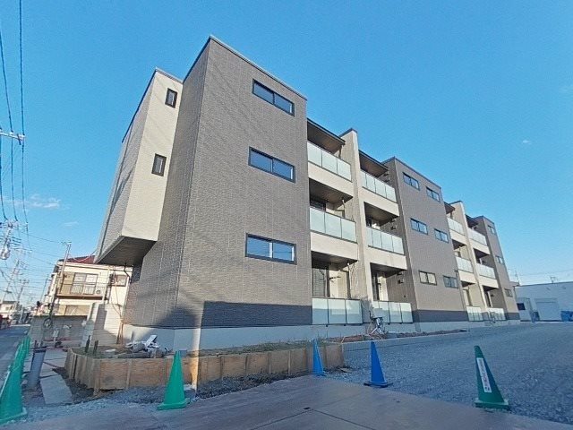 上尾市本町のマンションの建物外観
