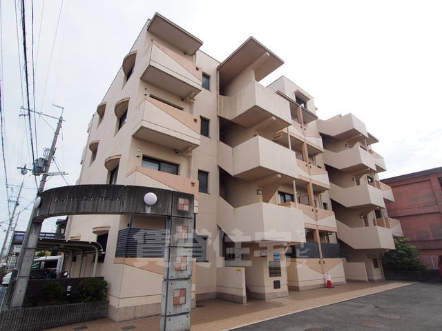 京都市南区吉祥院船戸町のマンションの建物外観