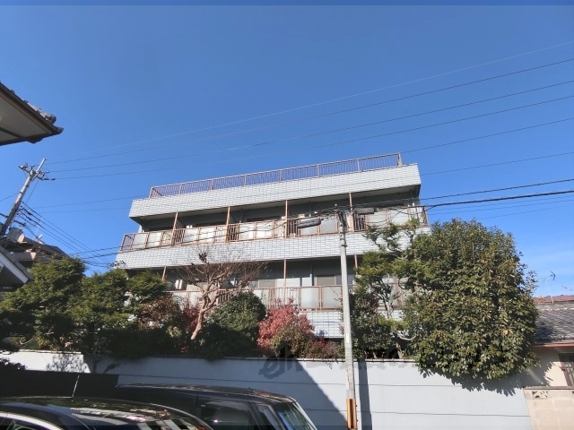京都市山科区安朱南屋敷町のマンションの建物外観