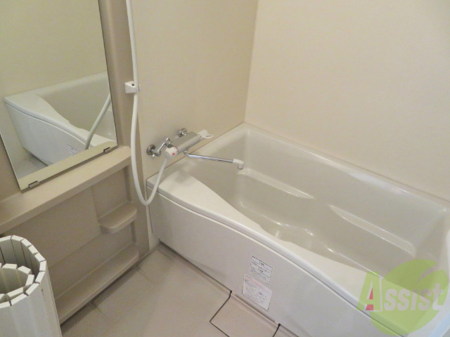 バス・シャワールーム　浴室です。バスタブが広くてゆったりできます。