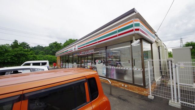 コンビニ　セブンイレブン東松山石橋店（コンビニ）まで350m