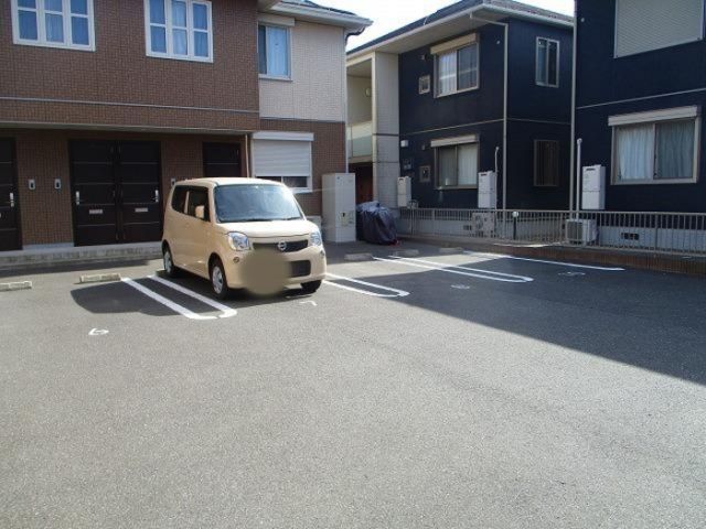 【木更津市請西南のアパートの駐車場】