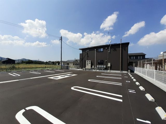 【直方市大字感田のアパートの駐車場】