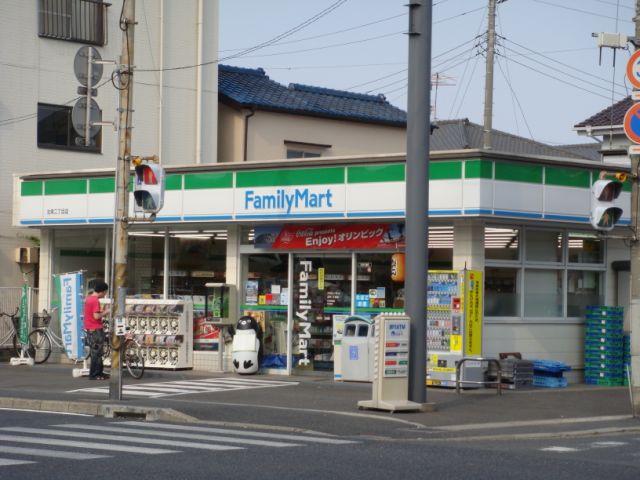 コンビニ　ファミリーマート（コンビニ）まで360m