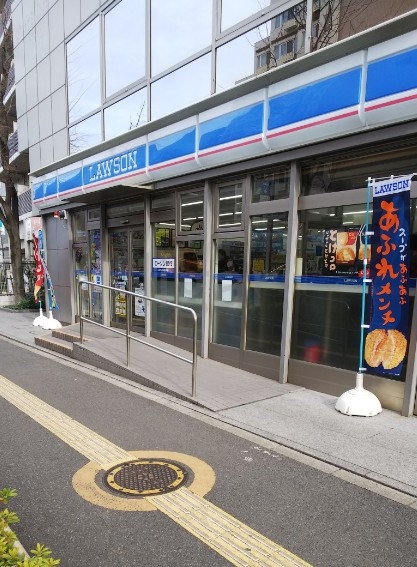コンビニ　ローソン西早稲田駅前店（コンビニ）まで481m