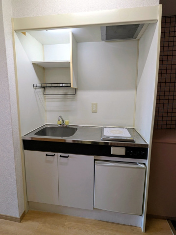 キッチン　IHコンロと冷蔵庫付き