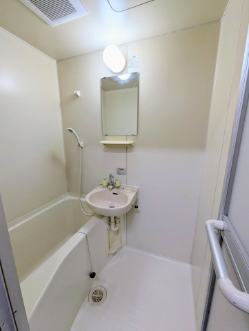 バス・シャワールーム　洗面台付き