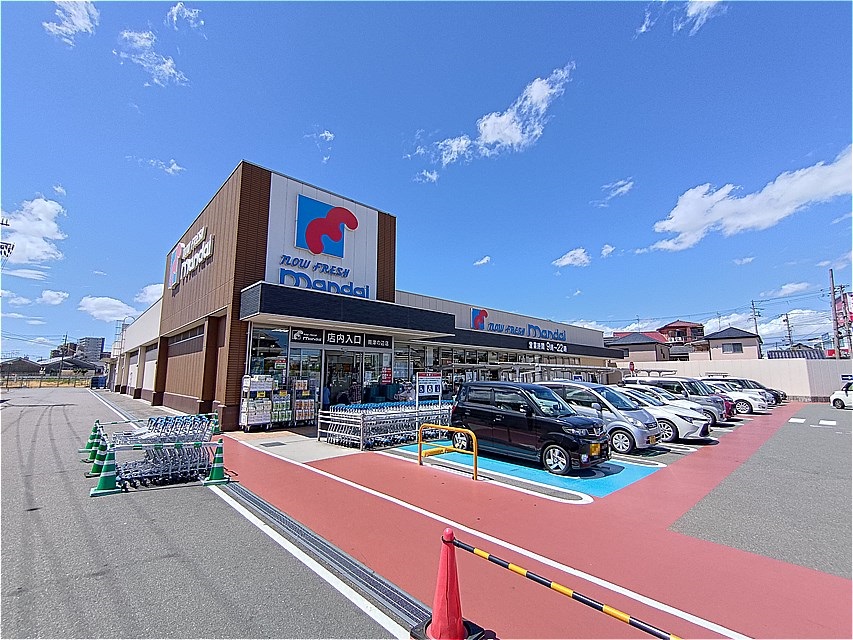 スーパー　万代南津の辺店（スーパー）まで800m