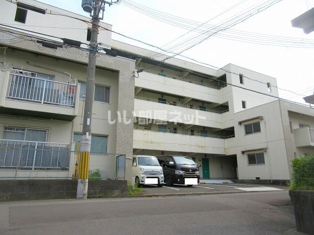 【和歌山市秋月のマンションの駐車場】