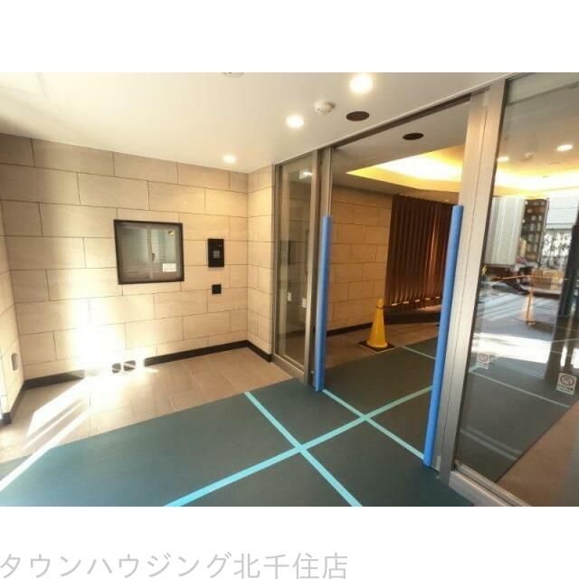 【パレステージ江北III東館のエントランス】