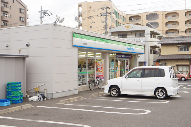 【松山市衣山のアパートのコンビニ】