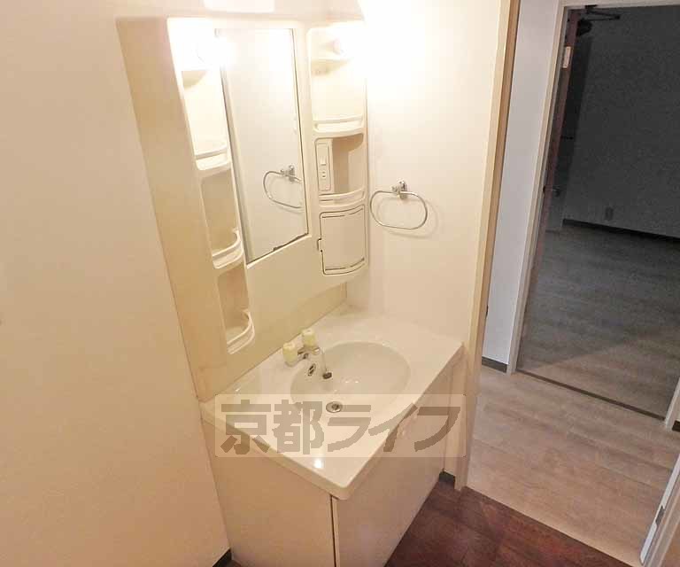 洗面設備　朝の支度はこちらでどうぞ