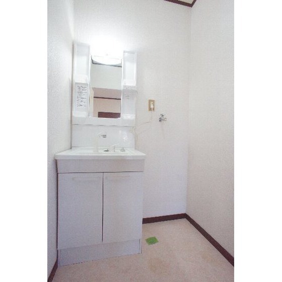洗面設備　シャンプードレッサー、室内洗濯機置き場あり