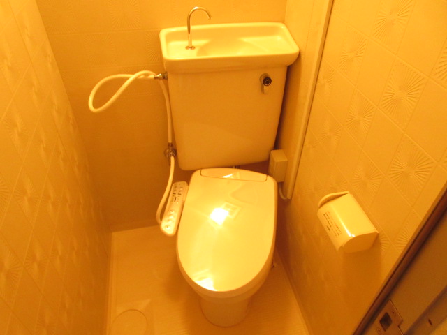 トイレ　温水洗浄便座