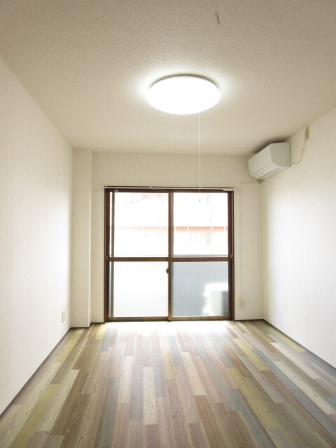 居室・リビング　最上階3階角部屋南向きで明るいです