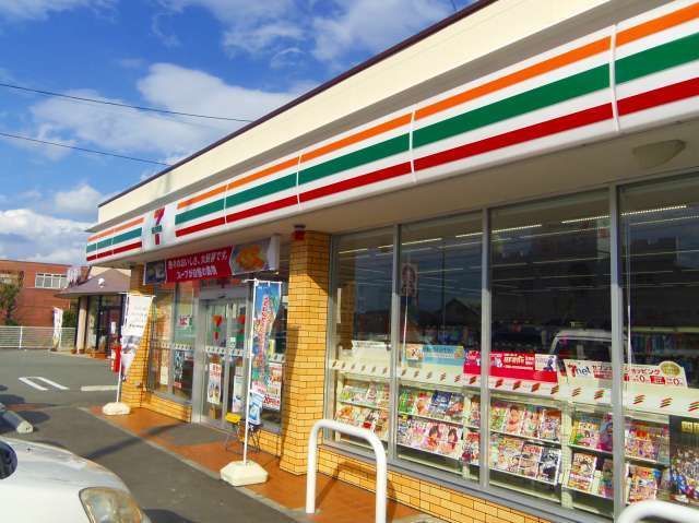 コンビニ　セブンイレブンさん（コンビニ）まで1300m
